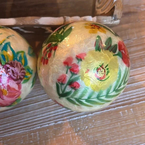 3 Decorative Bunny Flower Balls / Orbs - Picture 7 of 17